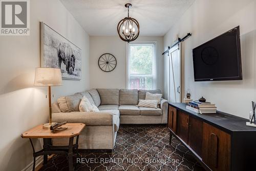 44 Steven Street, Hamilton, ON - Indoor Photo Showing Living Room