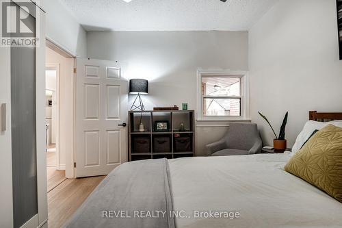 44 Steven Street, Hamilton, ON - Indoor Photo Showing Bedroom