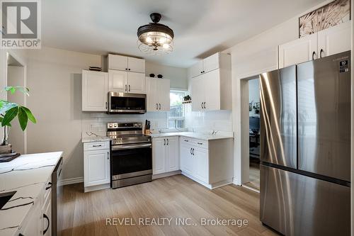 44 Steven Street, Hamilton, ON - Indoor Photo Showing Kitchen