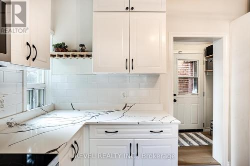 44 Steven Street, Hamilton, ON - Indoor Photo Showing Kitchen