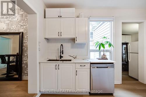 44 Steven Street, Hamilton, ON - Indoor Photo Showing Kitchen With Double Sink With Upgraded Kitchen