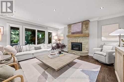 185 Central Drive, Hamilton, ON - Indoor Photo Showing Living Room With Fireplace