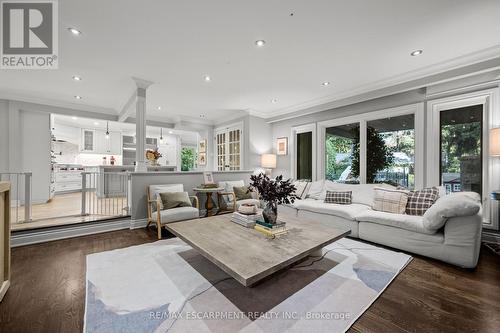 185 Central Drive, Hamilton, ON - Indoor Photo Showing Living Room