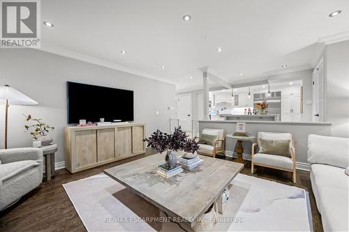 185 Central Drive, Hamilton, ON - Indoor Photo Showing Living Room