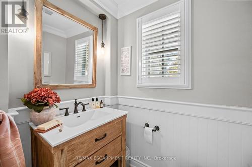 185 Central Drive, Hamilton, ON - Indoor Photo Showing Bathroom