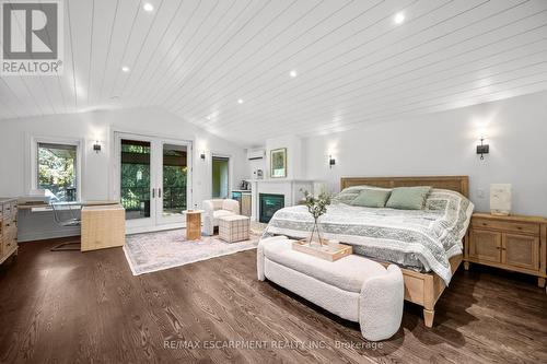 185 Central Drive, Hamilton, ON - Indoor Photo Showing Bedroom