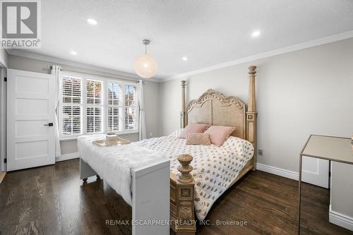 185 Central Drive, Hamilton, ON - Indoor Photo Showing Bedroom