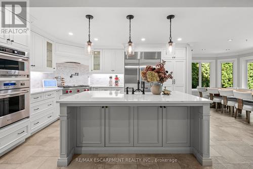 185 Central Drive, Hamilton, ON - Indoor Photo Showing Kitchen With Upgraded Kitchen