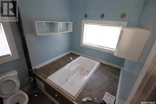 56 2Nd Avenue, Montmartre, SK - Indoor Photo Showing Bathroom