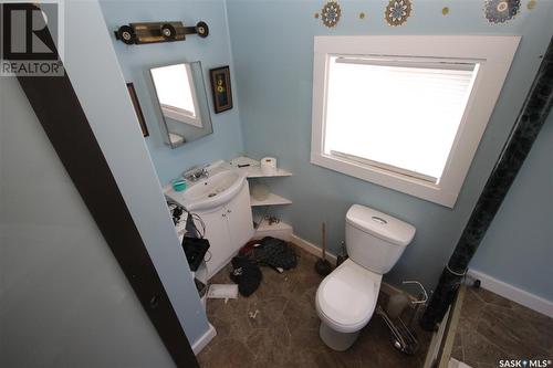 56 2Nd Avenue, Montmartre, SK - Indoor Photo Showing Bathroom