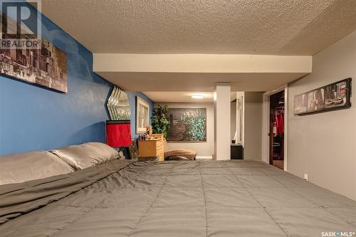 1147 4Th Avenue Ne, Moose Jaw, SK - Indoor Photo Showing Bedroom