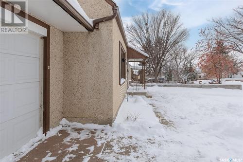 1147 4Th Avenue Ne, Moose Jaw, SK - Outdoor