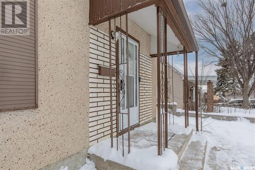 1147 4Th Avenue Ne, Moose Jaw, SK - Outdoor