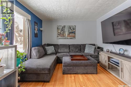 1147 4Th Avenue Ne, Moose Jaw, SK - Indoor Photo Showing Living Room