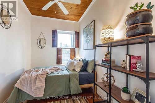 28 Napier Street, London, ON - Indoor Photo Showing Bedroom