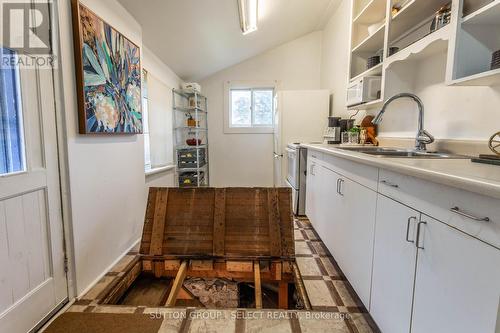 28 Napier Street, London, ON - Indoor Photo Showing Kitchen