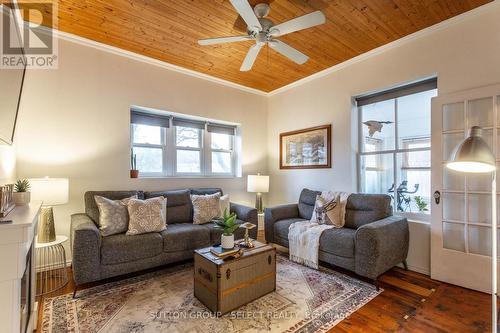 28 Napier Street, London, ON - Indoor Photo Showing Living Room