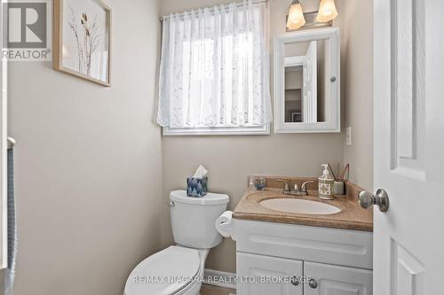 7447 Monastery Drive, Niagara Falls (208 - Mt. Carmel), ON - Indoor Photo Showing Bathroom