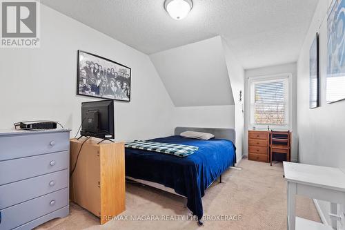 7447 Monastery Drive, Niagara Falls (208 - Mt. Carmel), ON - Indoor Photo Showing Bedroom