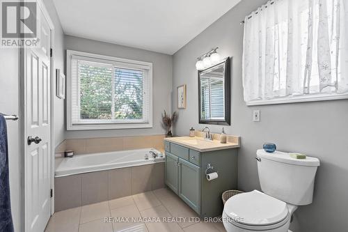 7447 Monastery Drive, Niagara Falls (208 - Mt. Carmel), ON - Indoor Photo Showing Bathroom