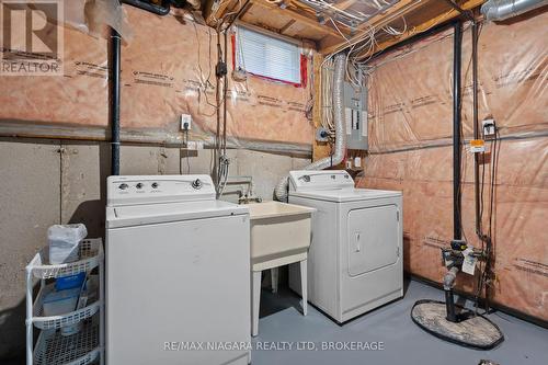 7447 Monastery Drive, Niagara Falls (208 - Mt. Carmel), ON - Indoor Photo Showing Laundry Room