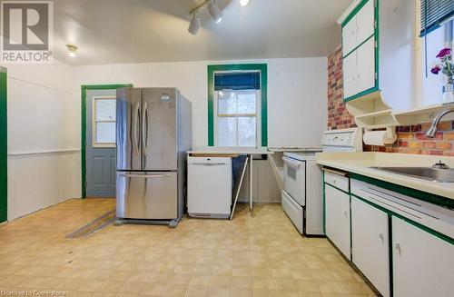 99 Woolwich Street S, Breslau, ON - Indoor Photo Showing Kitchen