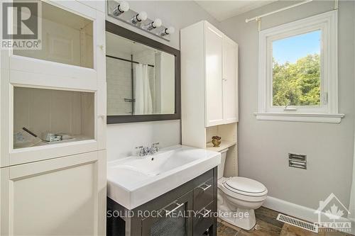 2 - 198 Woodroffe Avenue, Ottawa, ON - Indoor Photo Showing Bathroom