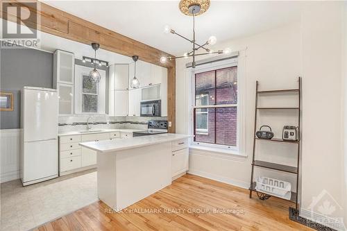 128 Flora Street, Ottawa, ON - Indoor Photo Showing Kitchen