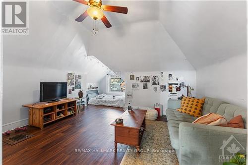 128 Flora Street, Ottawa, ON - Indoor Photo Showing Living Room