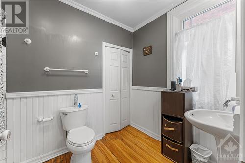 128 Flora Street, Ottawa Centre (4103 - Ottawa Centre), ON - Indoor Photo Showing Bathroom