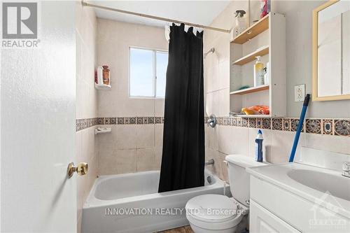 2418 Carlsen Avenue, Ottawa, ON - Indoor Photo Showing Bathroom