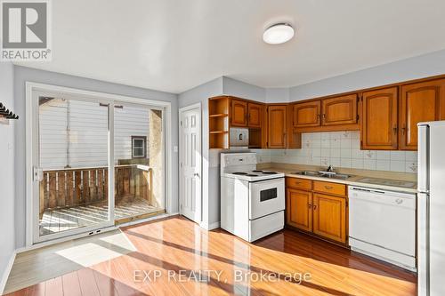 2 - 131 Lyons Avenue, Welland (773 - Lincoln/Crowland), ON - Indoor Photo Showing Kitchen With Double Sink