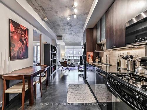 224-1 Shaw St, Toronto, ON - Indoor Photo Showing Kitchen With Upgraded Kitchen