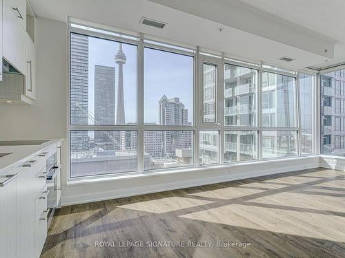 2007-199 Richmond St W, Toronto, ON - Indoor Photo Showing Kitchen