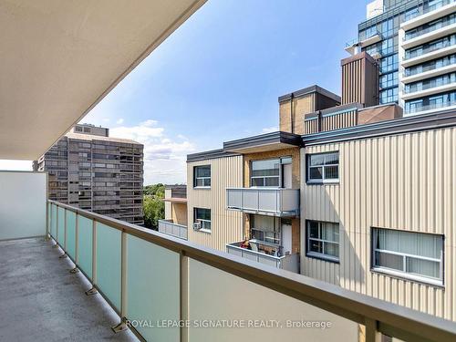 1104-581 Avenue Rd, Toronto, ON - Outdoor With Balcony With Exterior