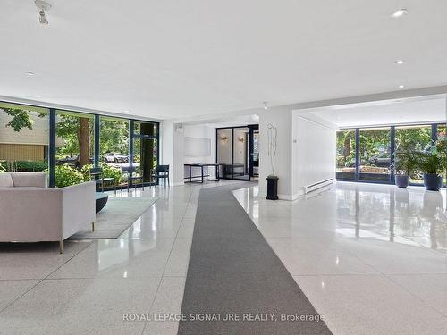 1104-581 Avenue Rd, Toronto, ON - Indoor