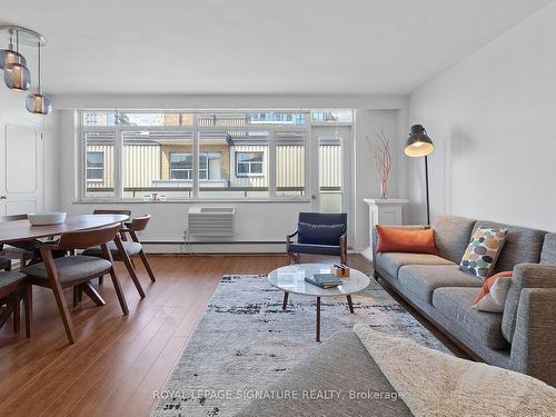 1104-581 Avenue Rd, Toronto, ON - Indoor Photo Showing Living Room