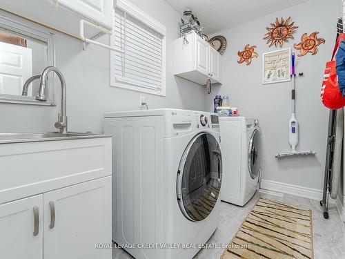 103 Vivians Cres, Brampton, ON - Indoor Photo Showing Laundry Room