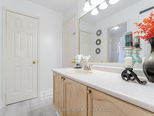 103 Vivians Cres, Brampton, ON - Indoor Photo Showing Bathroom