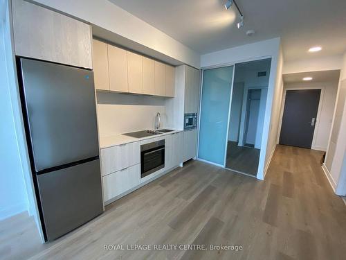 525-86 Dundas St E, Mississauga, ON - Indoor Photo Showing Kitchen