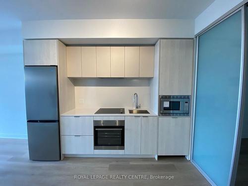 525-86 Dundas St E, Mississauga, ON - Indoor Photo Showing Kitchen