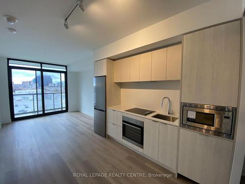 525-86 Dundas St E, Mississauga, ON - Indoor Photo Showing Kitchen