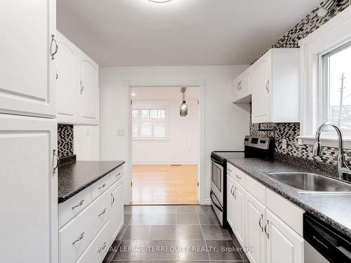 739 Upper Gage Ave, Hamilton, ON - Indoor Photo Showing Kitchen