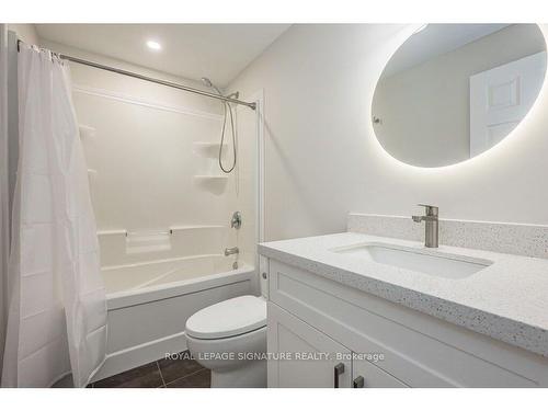 2B-38 Howe Dr, Kitchener, ON - Indoor Photo Showing Bathroom