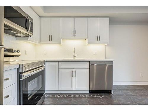 2B-38 Howe Dr, Kitchener, ON - Indoor Photo Showing Kitchen With Upgraded Kitchen