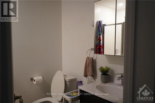 70 Russell Avenue, Ottawa, ON - Indoor Photo Showing Bathroom