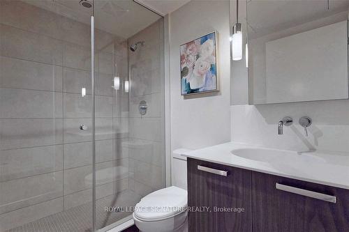 515-95 Bathurst St, Toronto, ON - Indoor Photo Showing Bathroom