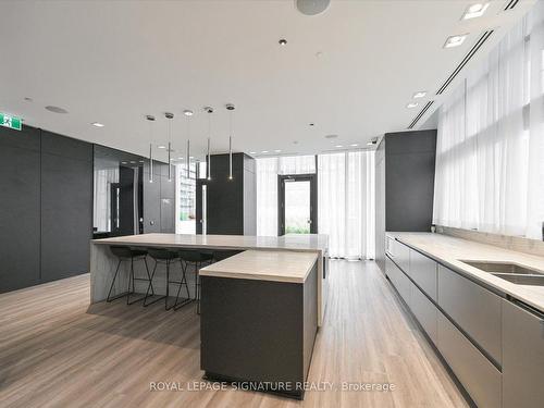 4407-8 Eglinton Ave E, Toronto, ON - Indoor Photo Showing Kitchen With Double Sink With Upgraded Kitchen