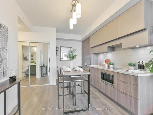 4407-8 Eglinton Ave E, Toronto, ON - Indoor Photo Showing Kitchen