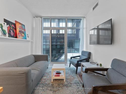 809-36 Lisgar St, Toronto, ON - Indoor Photo Showing Living Room